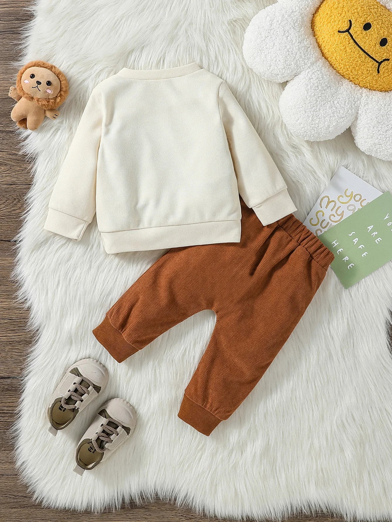 Cute Sweatshirt and Pant With Pocket Set for Baby Boys